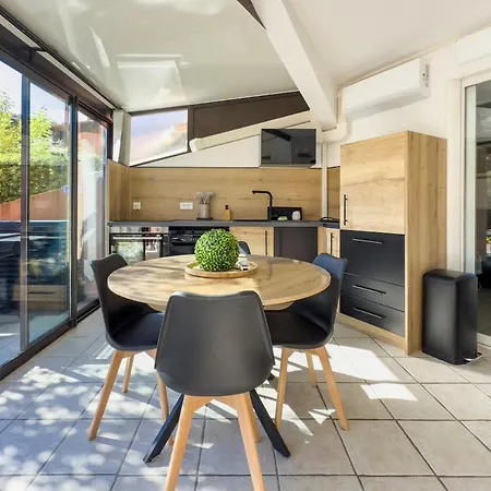 Le Splendide, Equipe, Pied Dans L'eau アパート